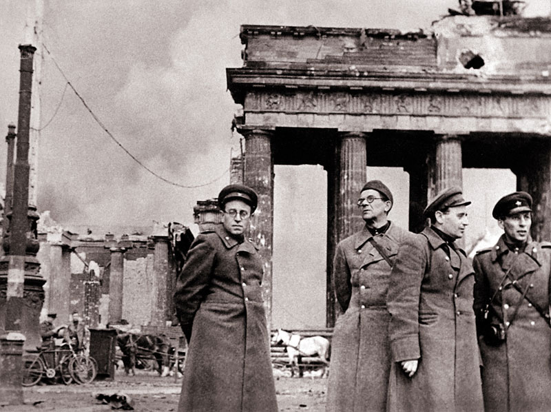 Vasilii Grossman (on left) at the Brandenburg Gate, 1945