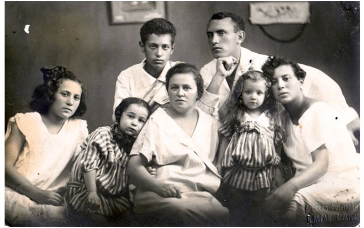 Tsetsilia Vaskevich (in the middle) with her children.