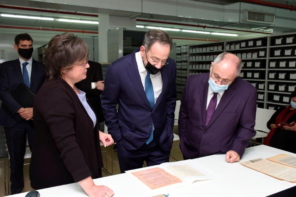 US Ambassador tours behind-the-scenes in Yad Vashem's Archives
