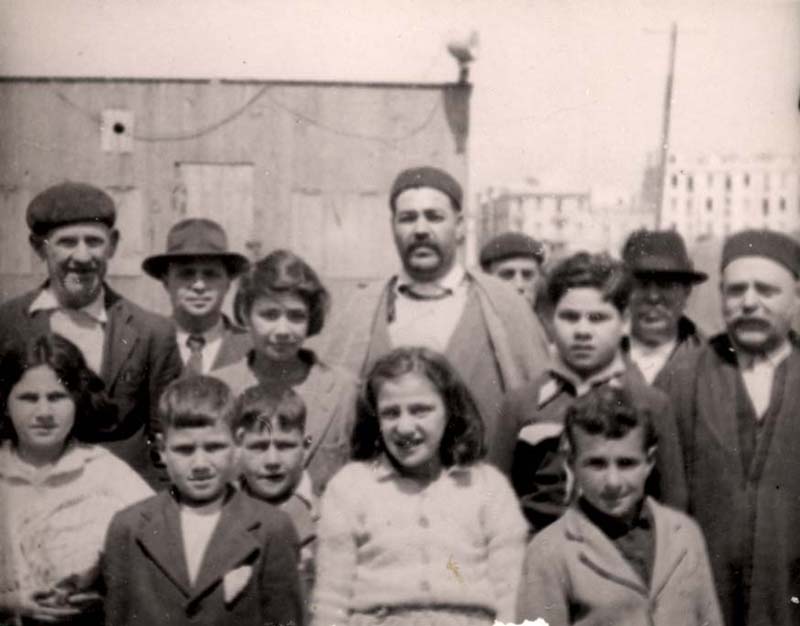 Bizerte, Tunesien, Kinder gehen an Bord des Schiffes Champion, April 1946