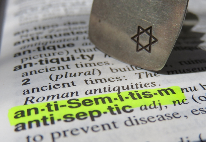 ללמוד על אנטישמיות מראשיתה ועד ימינו באמצעות הקורס המקוון של יד ושם