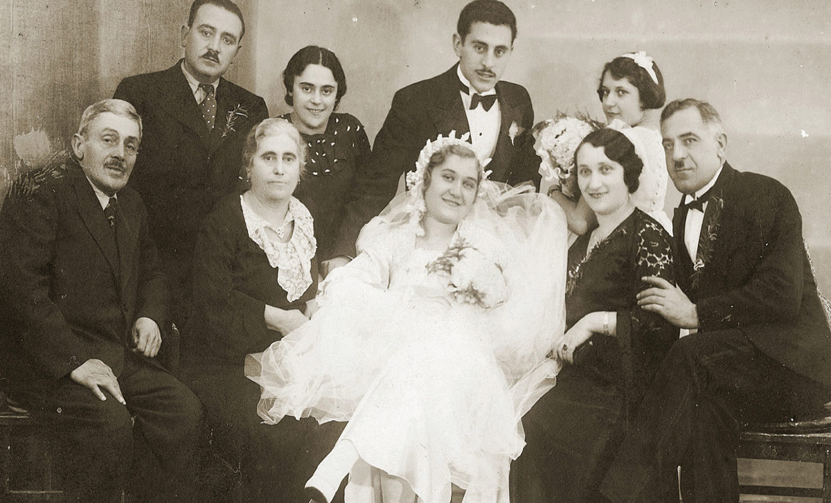 Familienfoto auf der Hochzeit von Mosa (Mosche) Mandil und Gabriela (Ela) Konfino in Belgrad, 17. Oktober 1935.