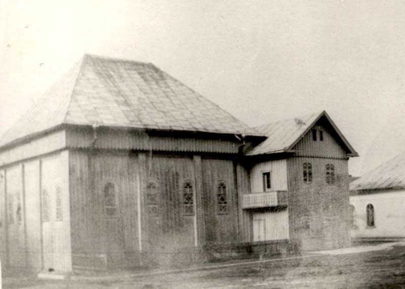 Exterior view of the Chodorow synagogue, prewar