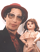 Клодин с куклой Колетт в наши дни