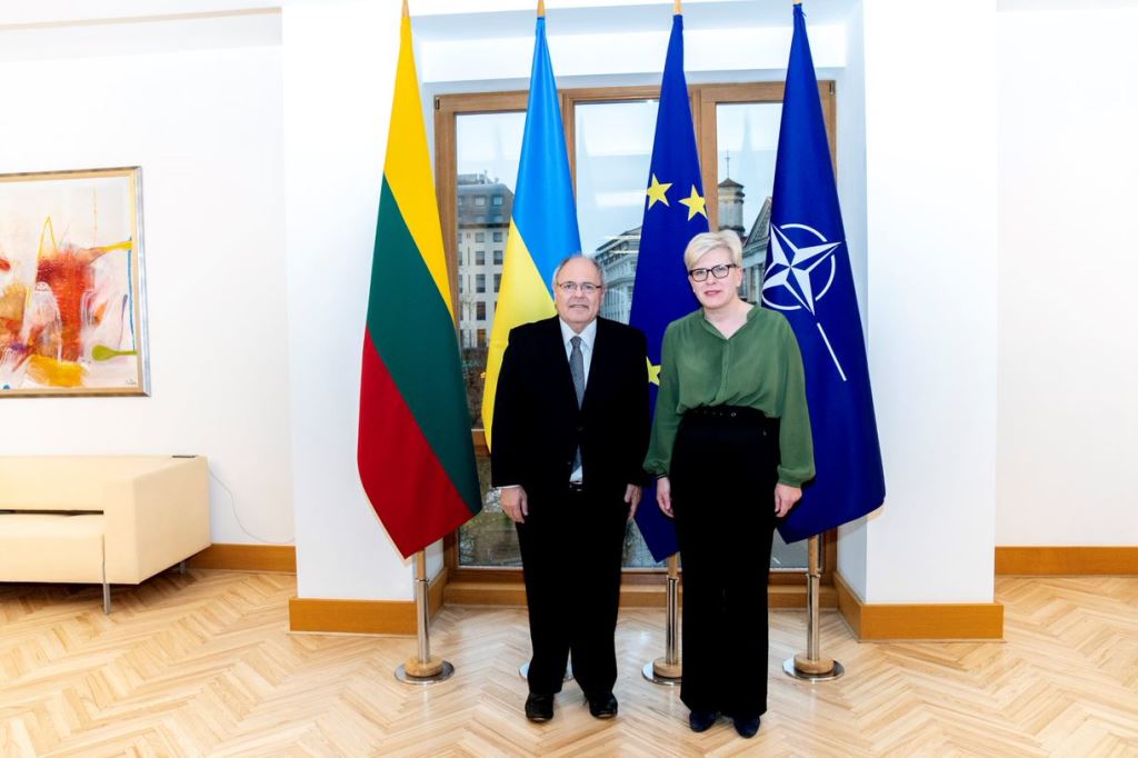 דני דיין עם ראש ממשלת ליטא אינגרידה שימוניטה