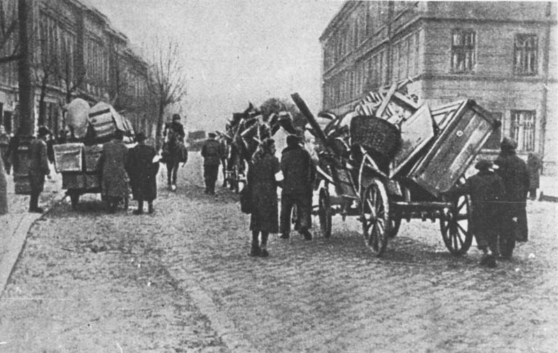 Эшелон с евреями во время депортации из Краковского гетто