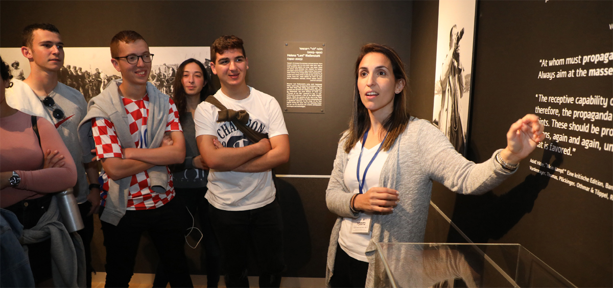 Become a Yad Vashem Guide 