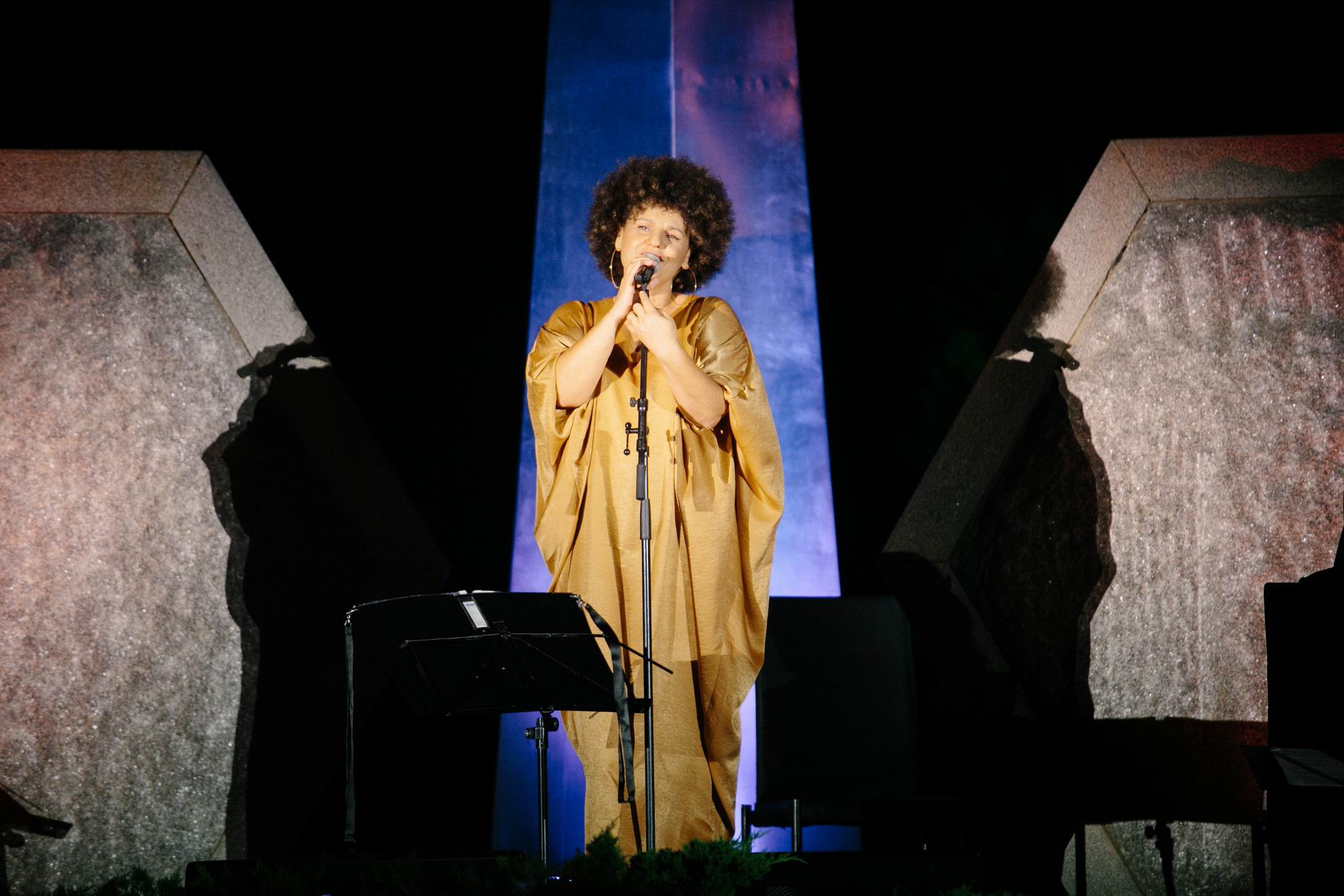 Israeli singer Karolina performing at the concert. Aranen Productions: Evyatar Nissan 