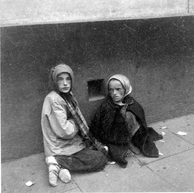 Warsaw, Poland, Girls sitting on the pavement, 19/09/1941