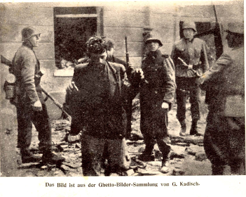 Варшава, апрель 1943. Евреи, взятые в плен во время подавления восстания