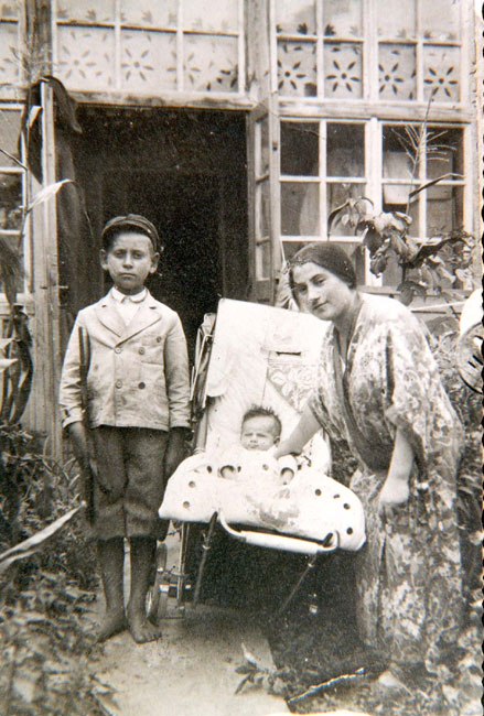 Фани Дульберг с младшим сыном Копале