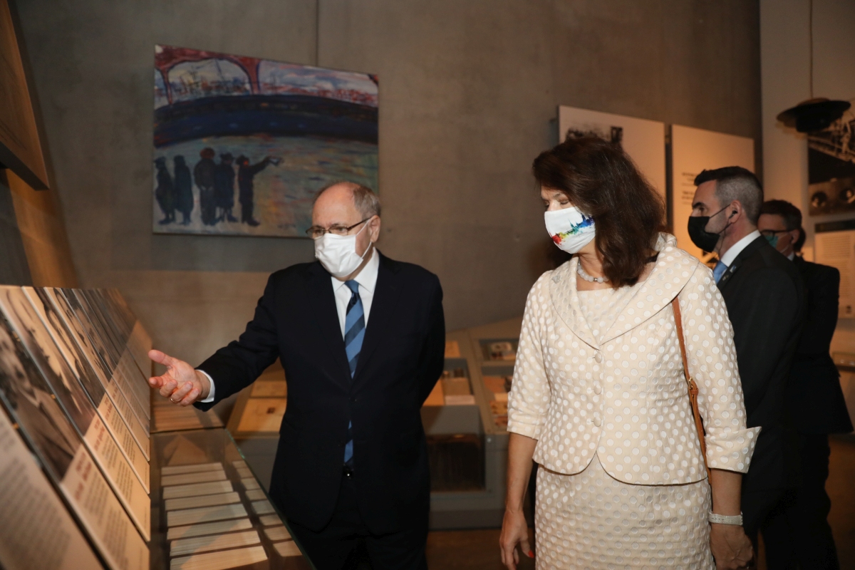 Chairman Dani Dayan guiding Foreign Minster Linde through the Holocaust History Museum