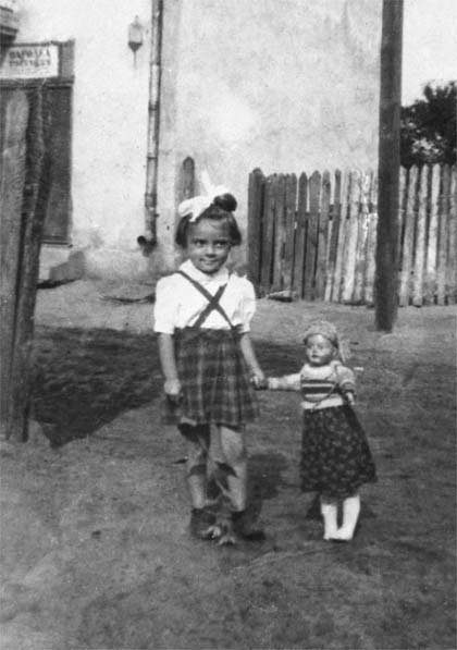 Ita Keller was adopted by a Pole, Tadeusz Kobilko, who was subsequently awarded the title of Righteous Among the Nations. Lvov, Poland, 1943.