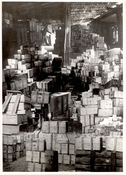 ספרים ואוצרות שהוחרמו על ידי מטה רוזנברג, במחסן ברטיבור (רייכבורג), גרמניה