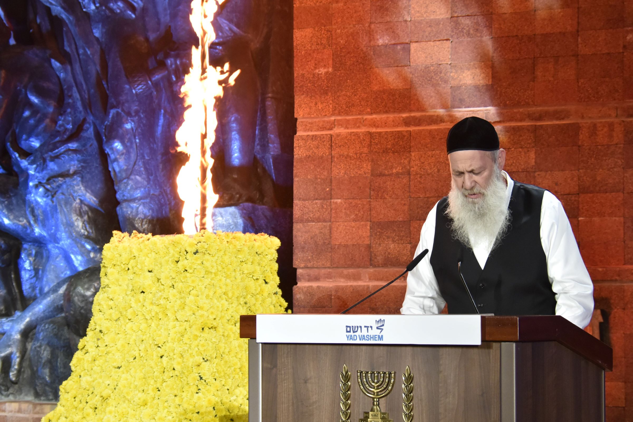 Shuli Rand recited the "El Maleh Rahamim" prayer for the souls of the martyrs