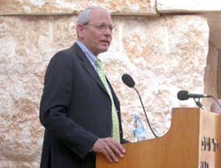 Dr. Israel Singer, President of the Jewish Material Claims Against Germany, speaking during the closing ceremony in the Valley of the Communities
