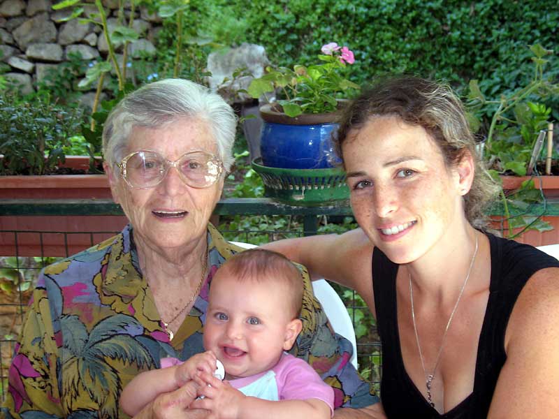 Hedi, her granddaughter Shani, and great-granddaughter Rotem, 2007