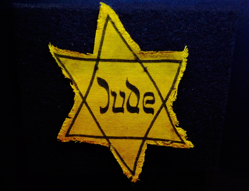 Gelber Stern zur Kennzeichnung von Juden in der Zeit des Nationalsozialismus 