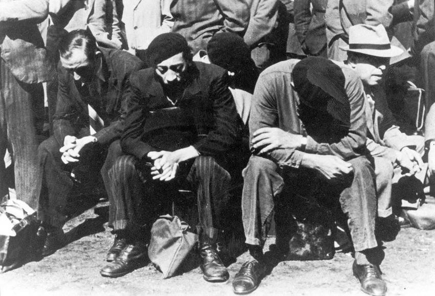 Rassemblement des Juifs en attente d’être déportés à Drancy, Paris, le 20 août 1941