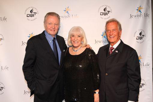 Artists Jon Voight (left), Shirley (center) and Pat Boone (right) attended the American Society for Yad Vashem’s ‘Saluting Hollywood’ Event
