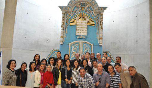 Panamá. El Grupo Marcha de la Vida-Panamá 2013 visitó Yad Vashem en el mes de abril, y participó en ceremonias en la Sala del Recuerdo y la Sinagoga, acompañados por Perla Hazan, Directora para Latinoamérica, España, Portugal y Miami