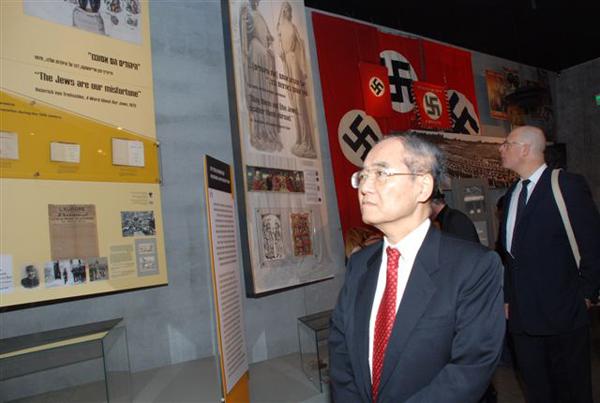 Director General of UNESCO Koichiro Matsuura studying an exhibit in the Holocaust History Museum