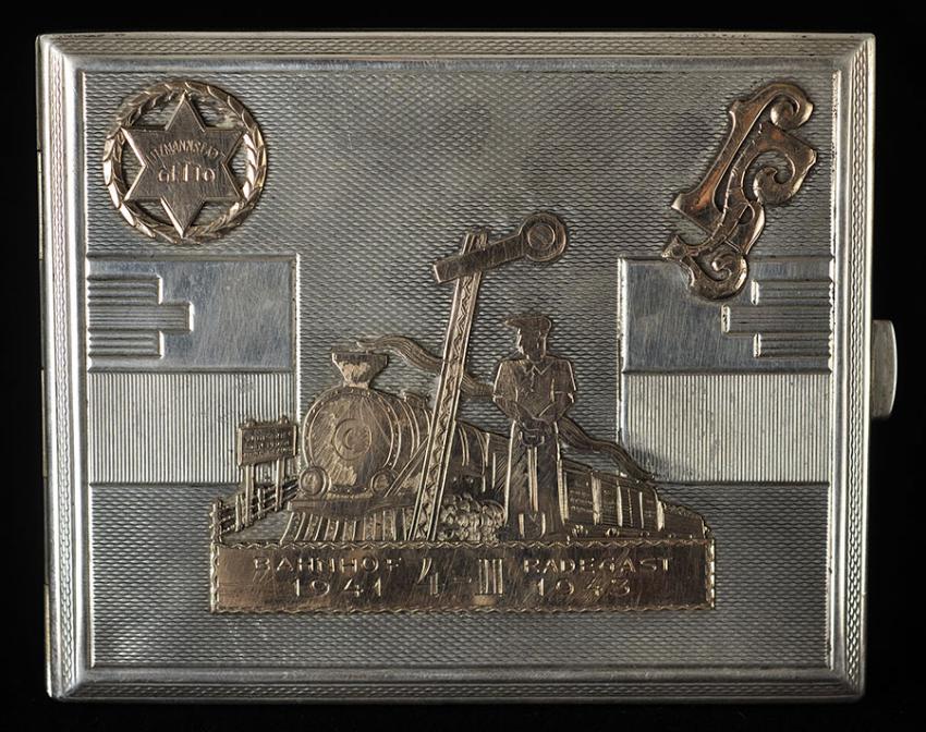 קופסת הסיגריות שקיבל במתנה לאון לדרמן בגטו לודז'