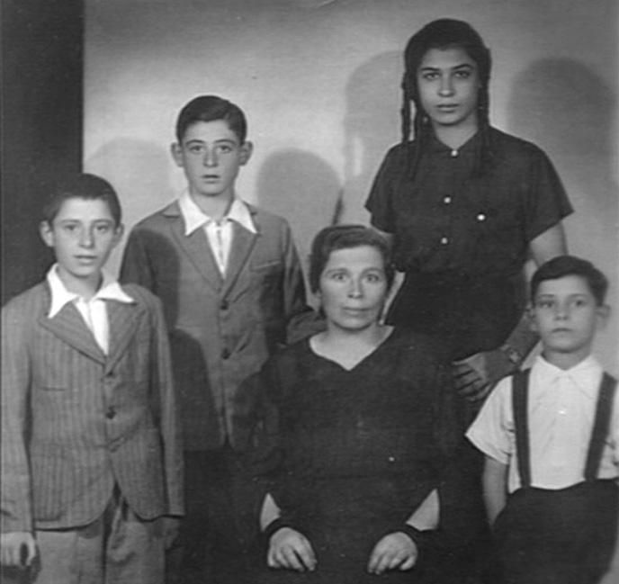 Delica Zarfati and her children, Thessaloniki, 1930s