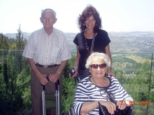 Lorraine Harris, Holocaust Case Worker, JFCS San Francisco, visited Yad Vashem with her parents Samuel and Cecil Feldman, from Bayside, New York, May 2009