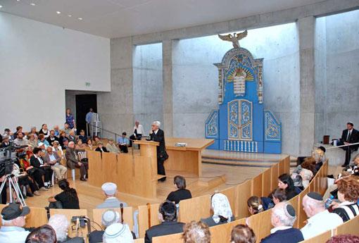Chairman of the Association of Hungarian Jews in Israel Meir Gal speaking during the Memorial Ceremony Commemorating the Hungarian Jews Murdered in the Holocaust in the Yad Vashem Synagogue