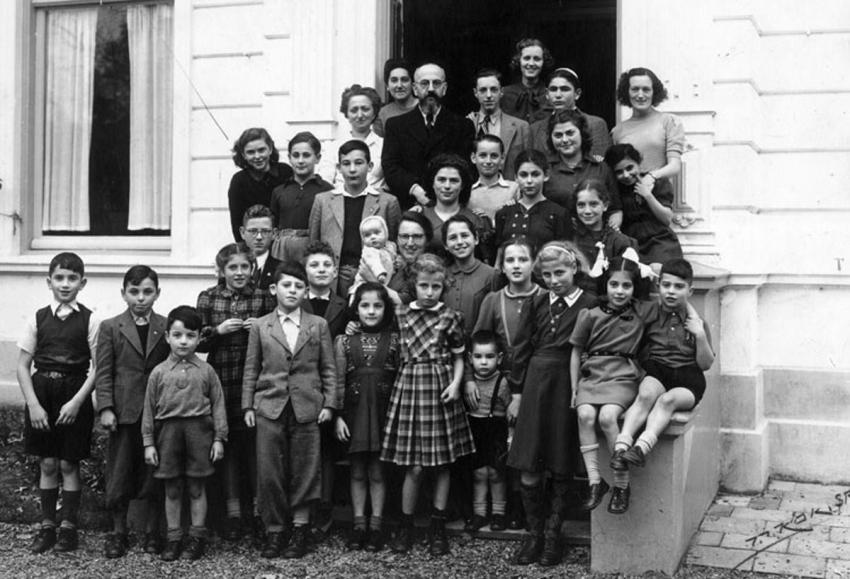 The orphanage run by survivor Natan Dasberg in Hilversum after the war. Henri (Zvi) and Miriam, arm in arm, are in the foreground sitting on the balustrade