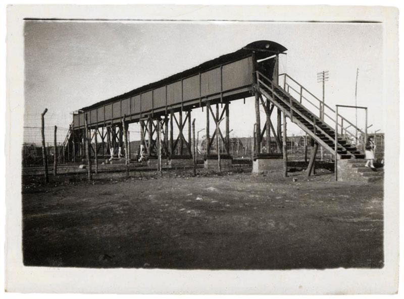El puente que unía dos de los campos de detención en Chipre donde las fuerzas del Mandato Británico internaron a los sobrevivientes del Holocausto que intentaron ingresar a la tierra de Israel.
