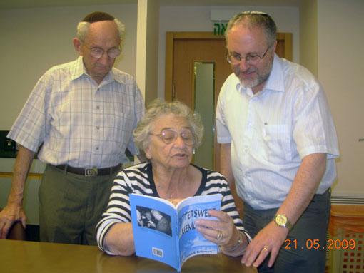 Survivor, Cecil Feldman (86) of Bayside New York, presents her memoir &quot;Bittersweet Memories&quot; to Mr. Robert Rozett, director of the Yad Vashem library division