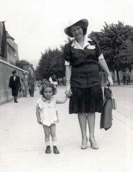 Джина Беритич и Дина. Загреб, 1943