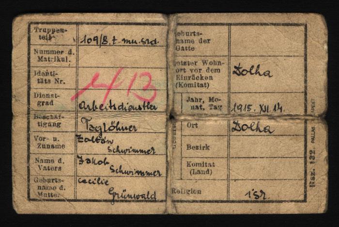 חלק מתעודה עם פרטיו האישיים של זלמן שווימר, אשר הייתה מקופלת בתוך הדסקית, אותה קיבל בעת הגיוס הכפוי לפלוגות העבודה ההונגריות בשנת 1942