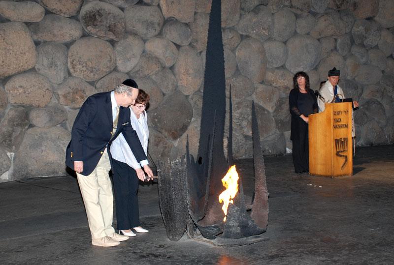 Elisabeth (Lili) Winn-Gessler of Virginia, USA, and Mr. Roman Gessler of Israel, who were saved by Elisabeth Gessler, rekindle the Eternal Flame in a memorial ceremony in the Hall of Remembrance