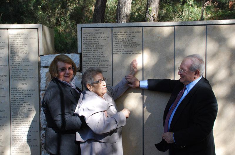 Bozenna Rotman - left - with Righteous Magdalene Grodzka-Guzkowska at the name unveiling ceremony at the wall which also bears the name of her mother