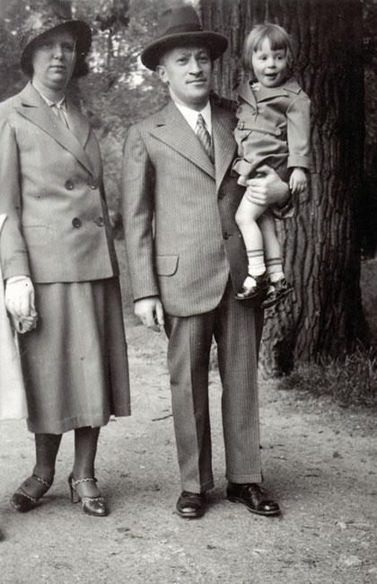 הלנה וידידיה גמינדר עם הבת איירין, הלה, גרמניה, 1934 לערך