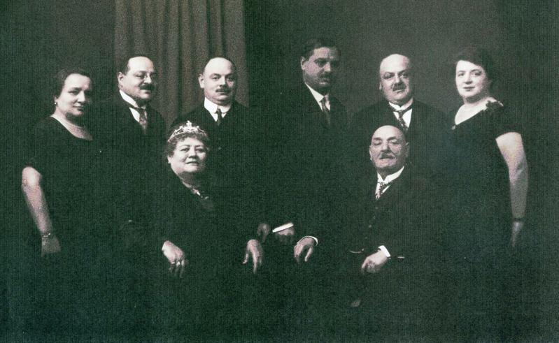 דוד וקרולינה סבסטיין, בנותיהם יולן וברטה ובניהם מוריץ, ליוס, יוסף ורז'ו, קלוז', רומניה. לפני 1930