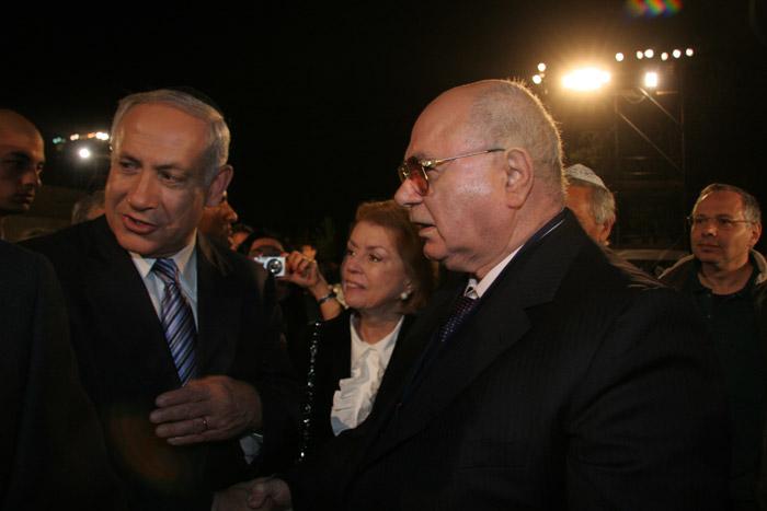 Benjamin Netanyahu, Primer Ministro de Israel junto a Nira y Jaime Meir Strasberg