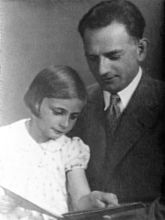 לילי  ואביה יעקב-יוסף קלפטר. אמסטרדם, סביבות 1935
