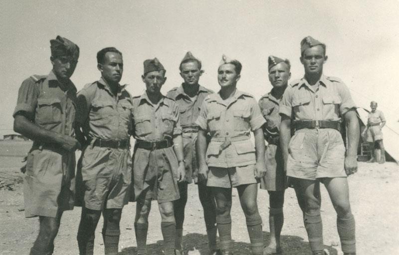 Tzvi Ginzburg with men from his unit in Anders’ Army, 1943