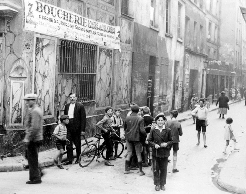 Paris, Francia, preguerra, niños en una calle del barrio judío