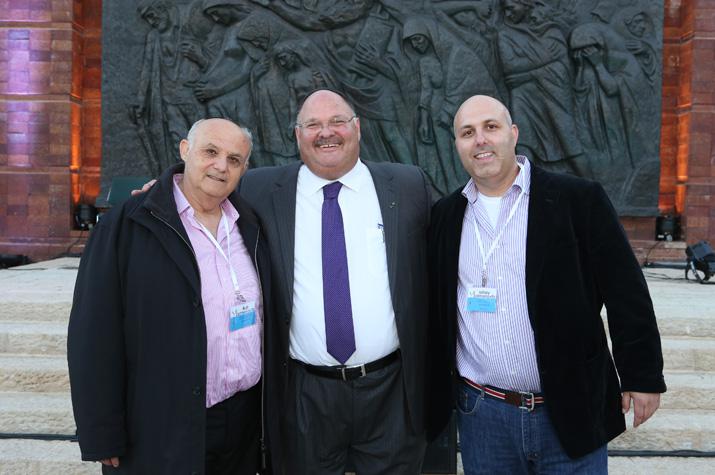 Ishay Zalmanovitz (right) with his father Chaim (left) with Shaya Ben Yehuda (center)