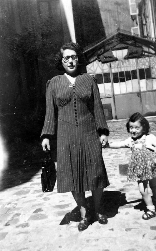 אסתר פלצמן ובתה פאולין. פריס, 1943