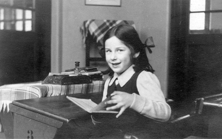 Lieneke in first grade before the war