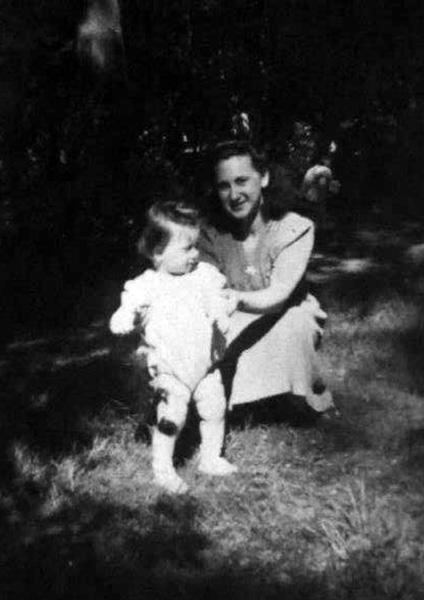 Cypora Reznik et sa fille Jacqueline, Paris, 1941/42