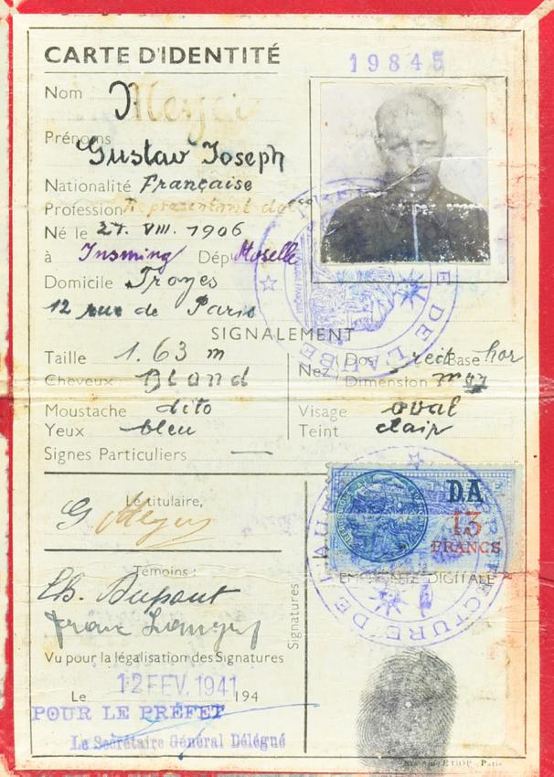 Fausse carte d'identité au nom de Gustave Meyer, né en 1906 et vivant à Troyes, utilisée en France par Friedrich Kurz pendant la Shoah