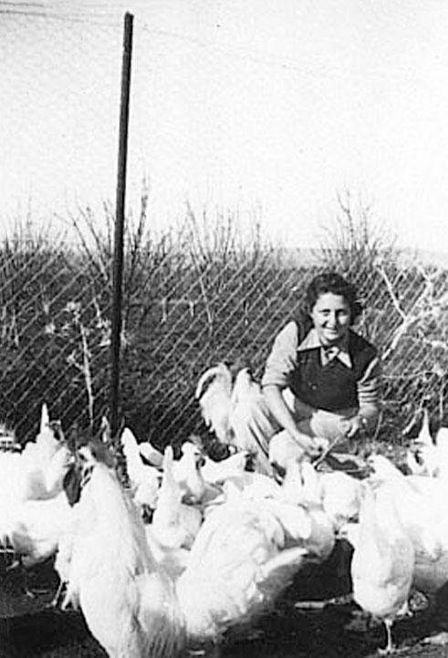 Hannah Szenes à l'école Agricole de Nahalal. Eretz Israel (Palestine mandataire), 1940.