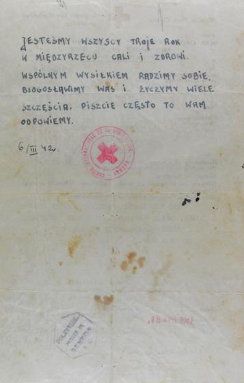 התשובה שכתב האח בנימין מהגטו בצדו השני של הטופס, והועברה על ידי הצלב האדום לכתובתה של לאה ברמת-גן